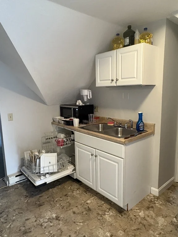 1 bed, 1 bath apartment for rent at 28 Peck St Unit 3, Attleboro — photo 6 of 11