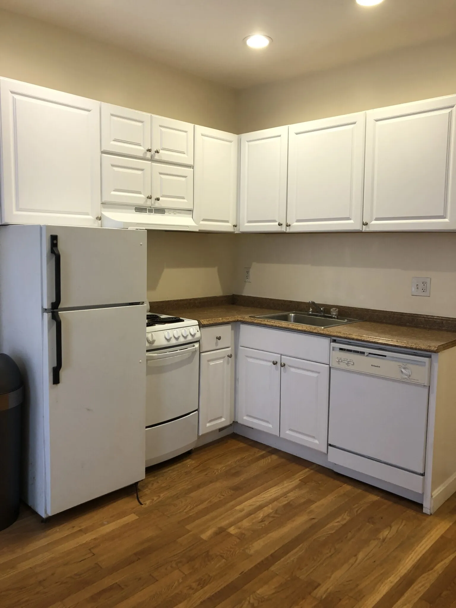 2 bed, 1 bath apartment for rent at 28 Phillips St Unit 1, Beacon Hill — photo 1 of 5