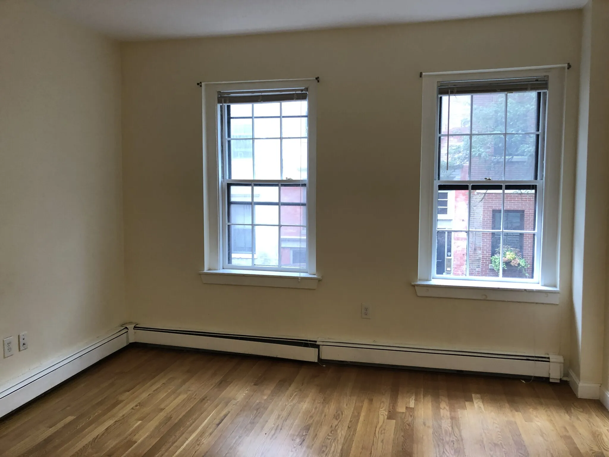 2 bed, 1 bath apartment for rent at 28 Phillips St Unit 1, Beacon Hill — photo 2 of 5