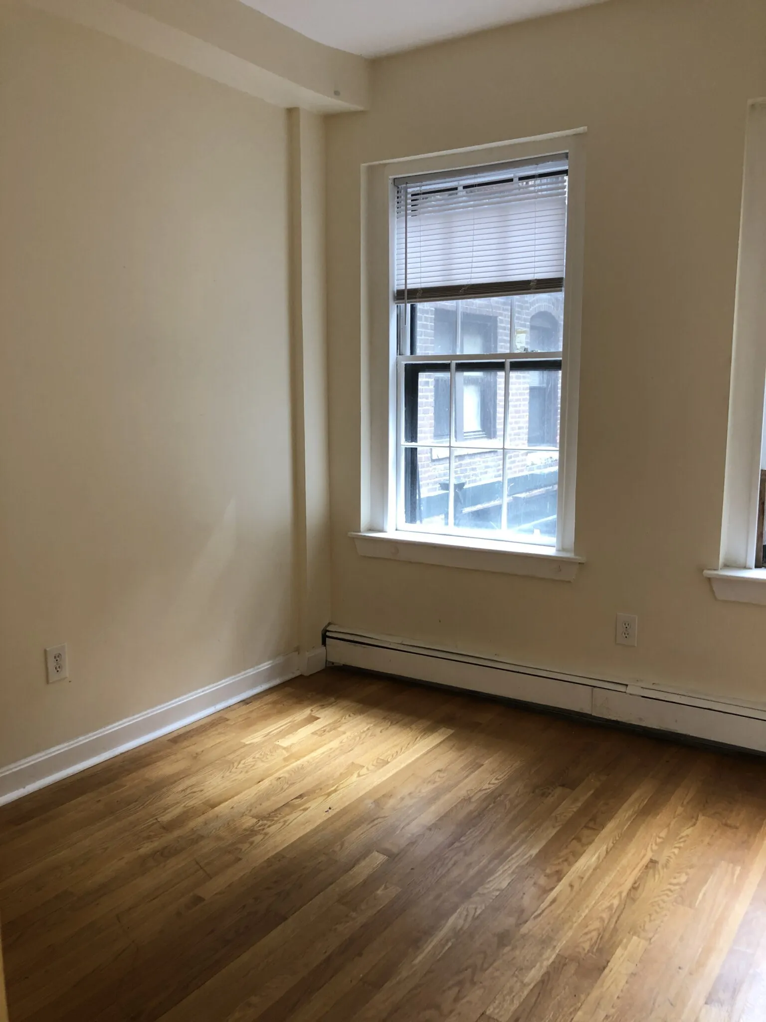2 bed, 1 bath apartment for rent at 28 Phillips St Unit 1, Beacon Hill — photo 3 of 5