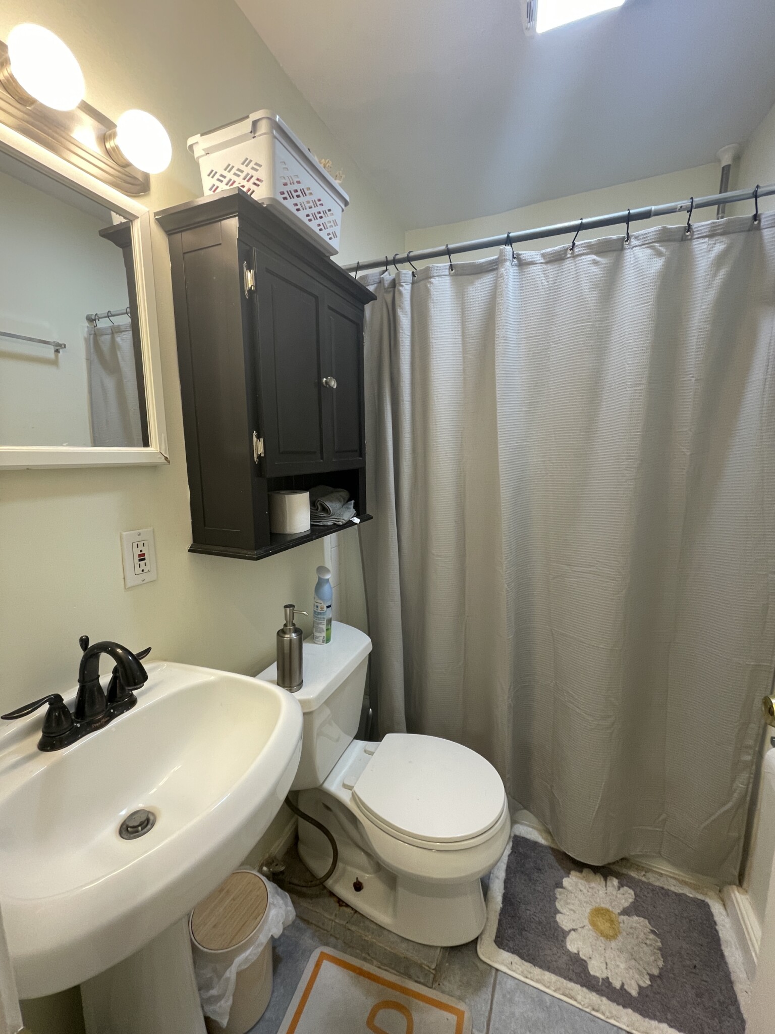 3 bed, 1 bath apartment for rent at 28 Phillips St Unit 2, Beacon Hill — photo 6 of 6