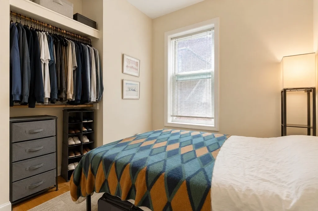 3 bed, 2 bath apartment for rent at 28 Phillips St Unit 3, Beacon Hill — photo 9 of 15