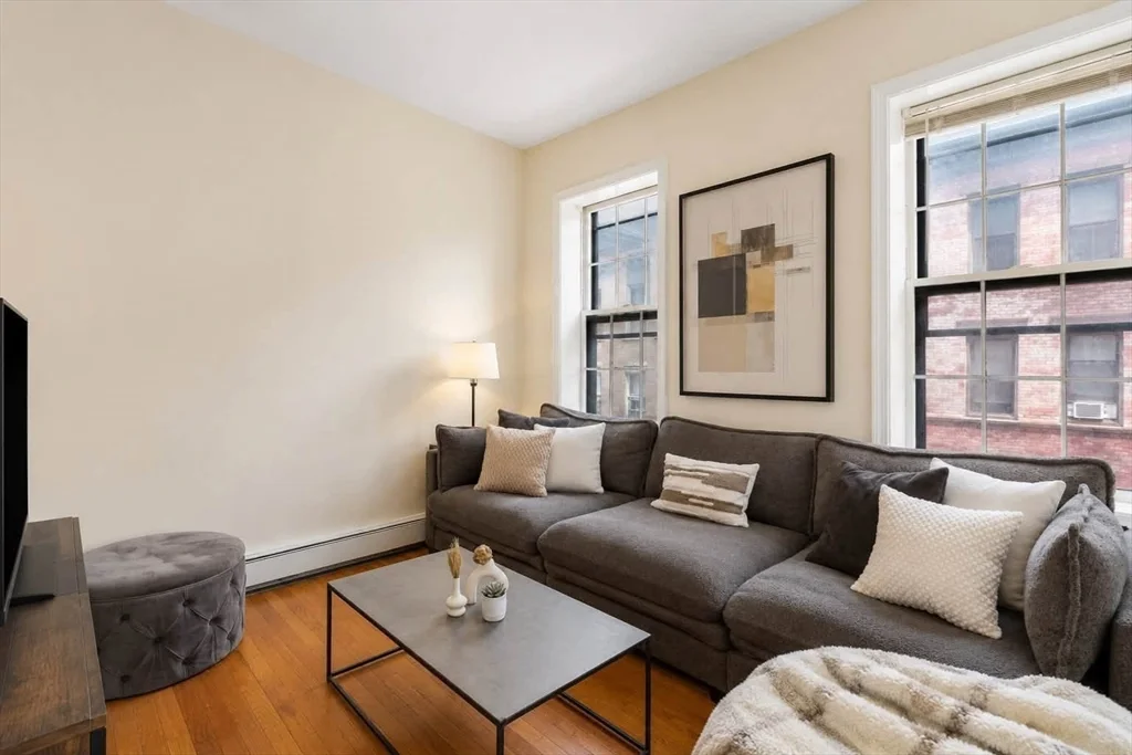 3 bed, 2 bath apartment for rent at 28 Phillips St Unit 3, Beacon Hill — photo 2 of 15