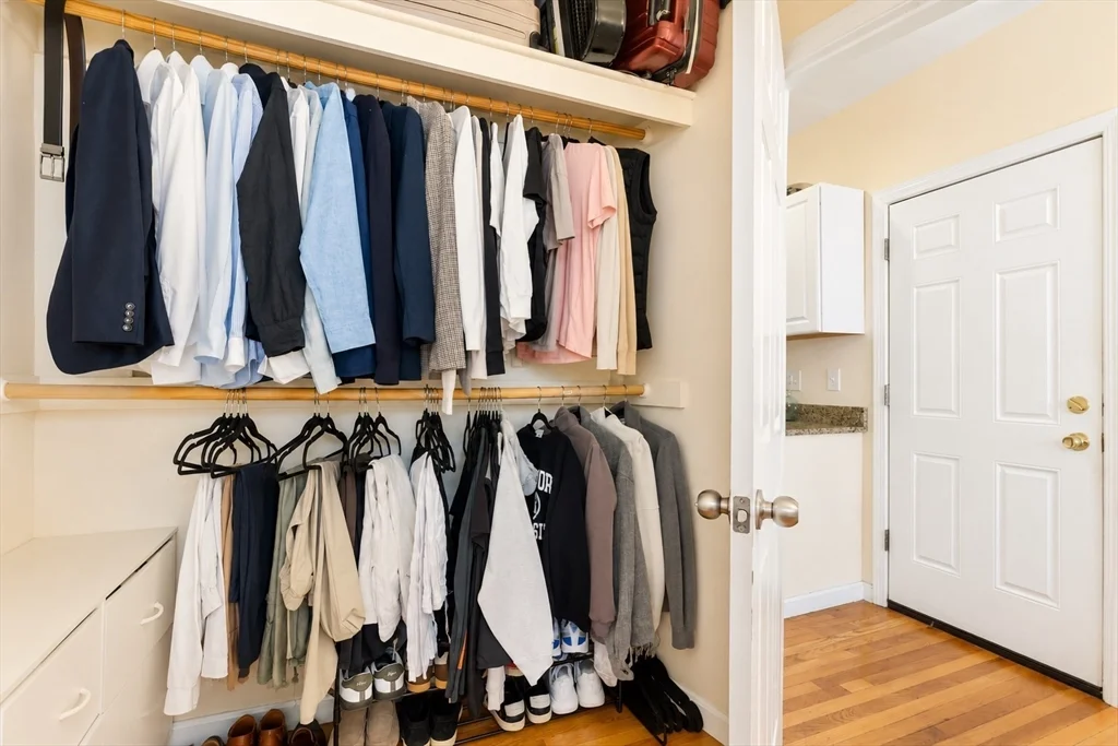 3 bed, 2 bath apartment for rent at 28 Phillips St Unit 3, Beacon Hill — photo 12 of 15