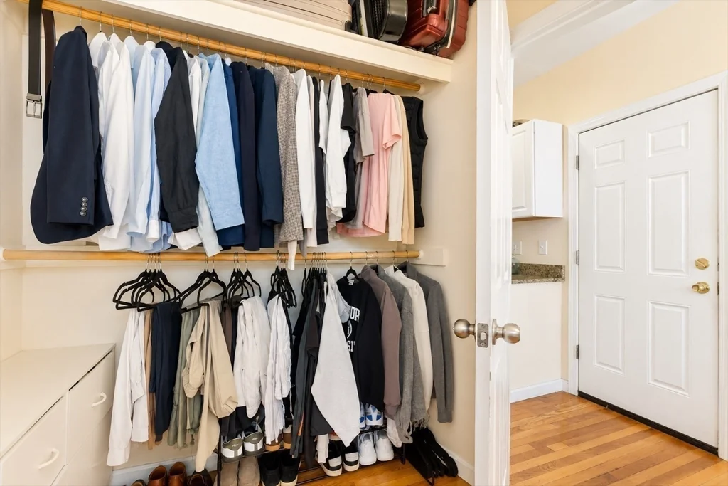 3 bed, 2 bath apartment for rent at 28 Phillips St Unit 3, Beacon Hill — photo 12 of 15