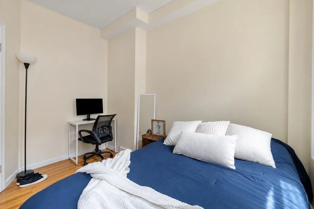 3 bed, 2 bath apartment for rent at 28 Phillips St Unit 3, Beacon Hill — photo 6 of 15