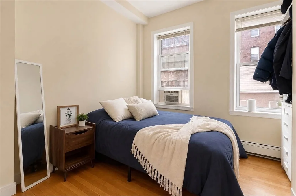 3 bed, 2 bath apartment for rent at 28 Phillips St Unit 3, Beacon Hill — photo 5 of 15