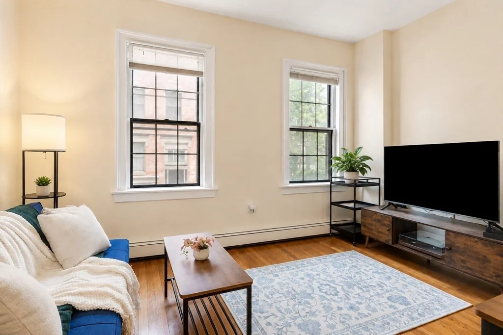 2 bed, 1 bath apartment for rent at 28 Phillips St Unit A, Beacon Hill — photo 3 of 12