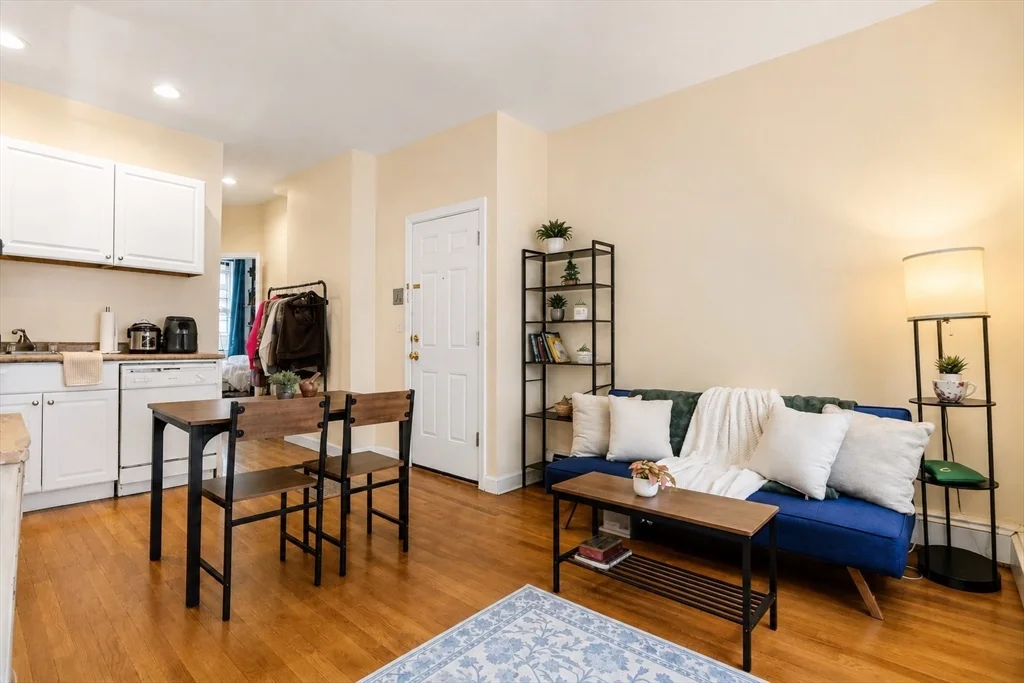 2 bed, 1 bath apartment for rent at 28 Phillips St Unit A, Beacon Hill — photo 4 of 12