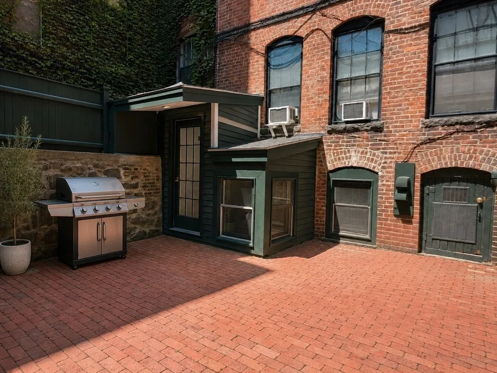 2 bed, 2 bath apartment for rent at 28 Phillips St Unit G, Beacon Hill — photo 13 of 15
