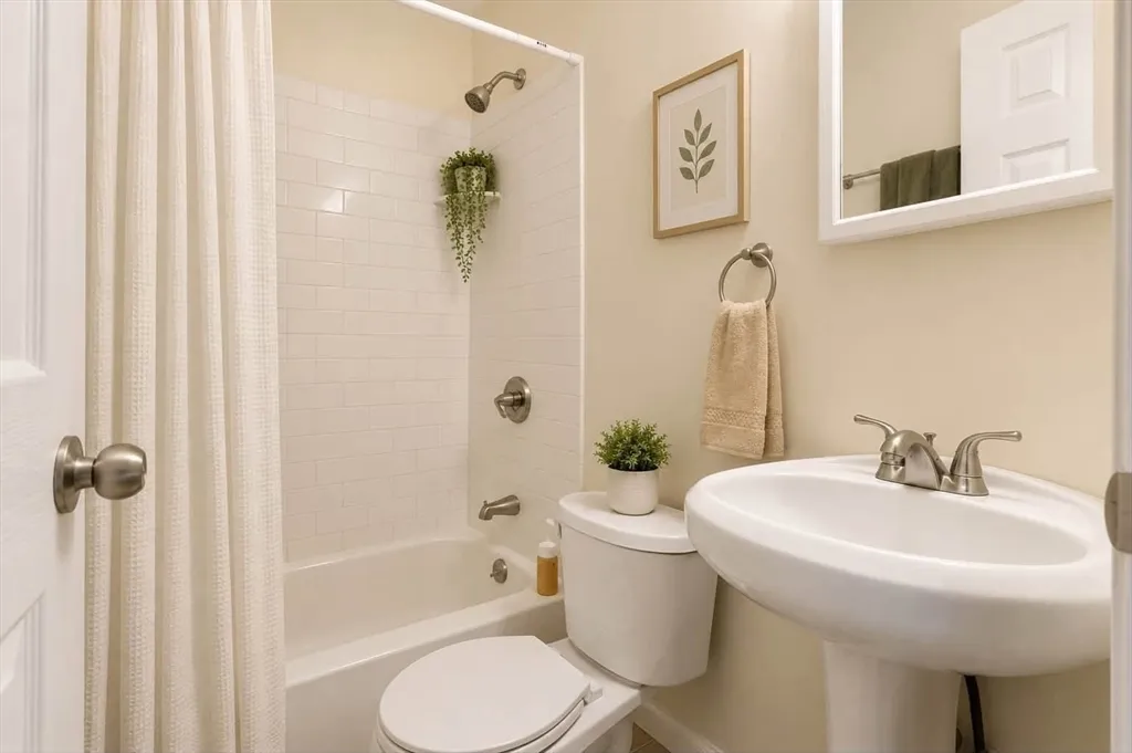 2 bed, 2 bath apartment for rent at 28 Phillips St Unit G, Beacon Hill — photo 9 of 15