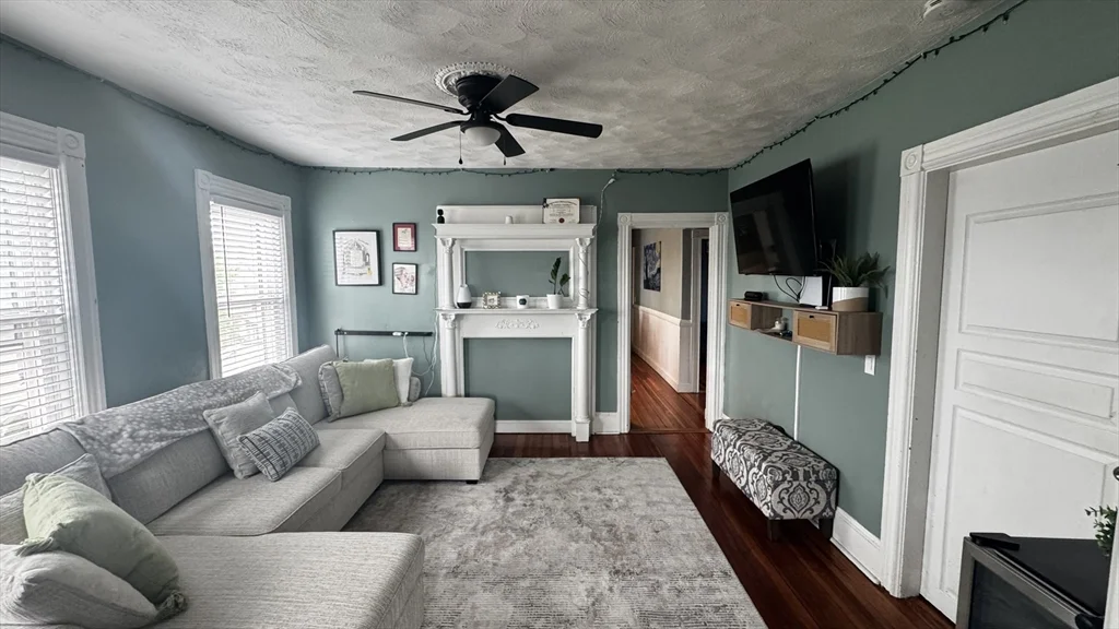3 bed, 1 bath apartment for rent at 28 Pine Unit C, Attleboro — photo 2 of 9