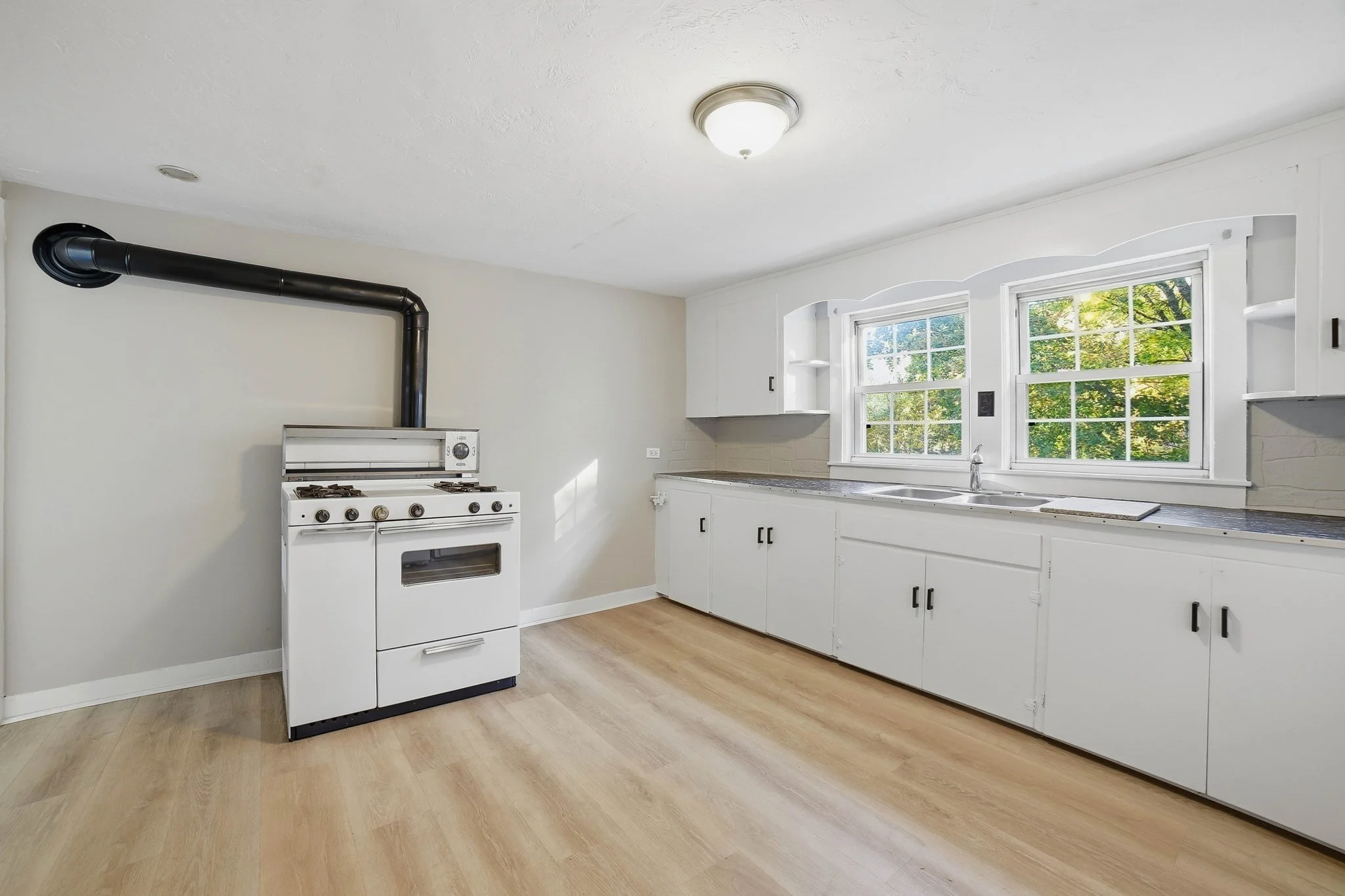 1 bed, 1 bath apartment for rent at 28 Pleasent Unit 3, Spencer — photo 12 of 18