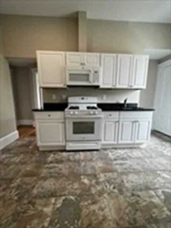 2 bed, 1 bath apartment for rent at 28 Poplar St Unit 4, Danvers — photo 4 of 20