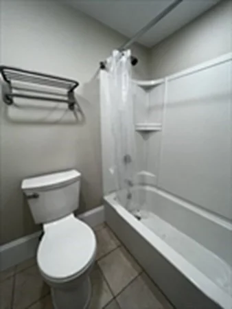 2 bed, 1 bath apartment for rent at 28 Poplar St Unit 4, Danvers — photo 8 of 20