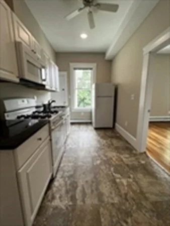2 bed, 1 bath apartment for rent at 28 Poplar St Unit 4, Danvers — photo 6 of 20