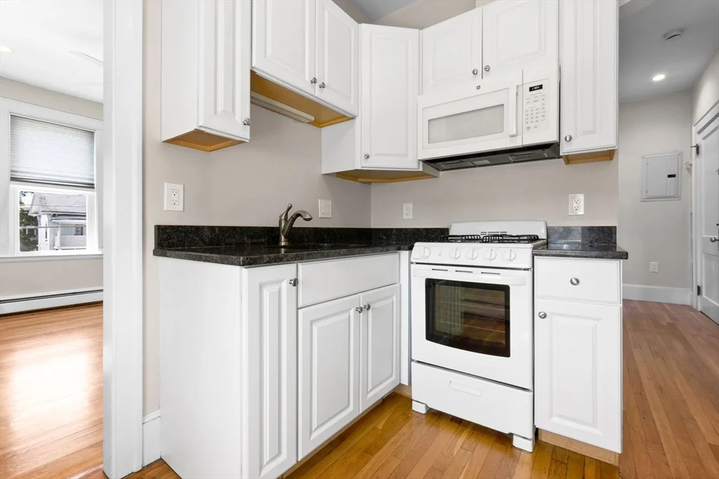 1 bed, 1 bath apartment for rent at 28 Poplar St Unit 7, Danvers