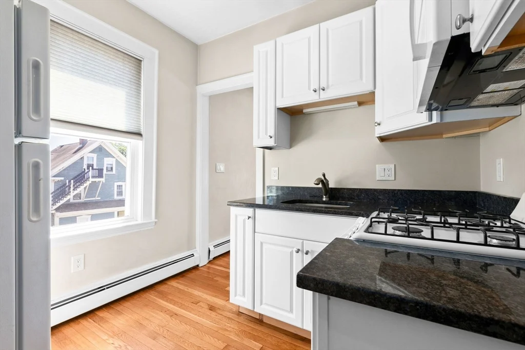 1 bed, 1 bath apartment for rent at 28 Poplar St Unit 7, Danvers — photo 4 of 12