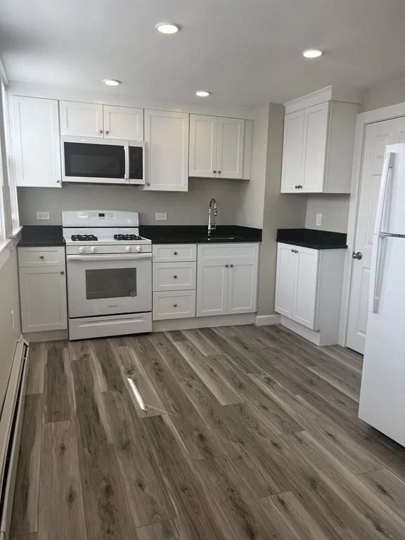 Studio bed, 1 bath apartment for rent at 28 Poplar St Unit 8, Danvers — photo 2 of 11