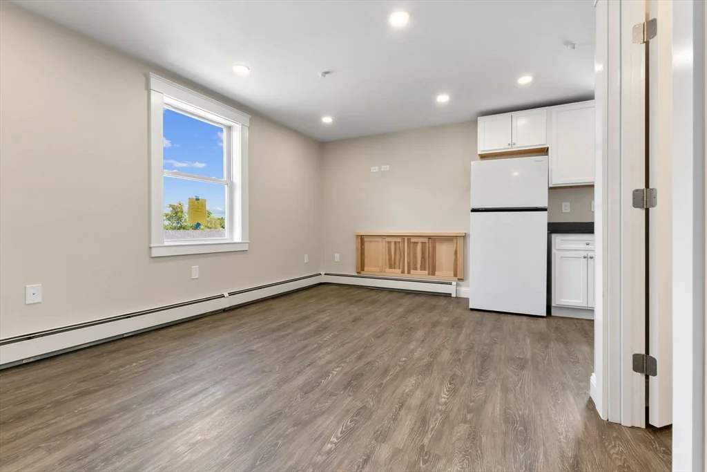 1 bed, 1 bath apartment for rent at 28 Poplar St Unit 9, Danvers — photo 6 of 19