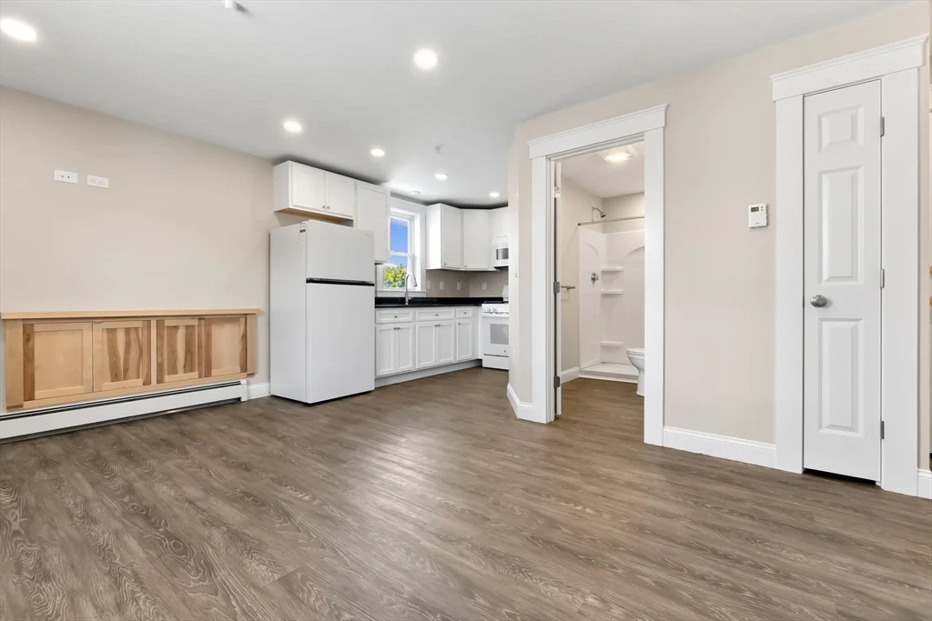 1 bed, 1 bath apartment for rent at 28 Poplar St Unit 9, Danvers — photo 7 of 19