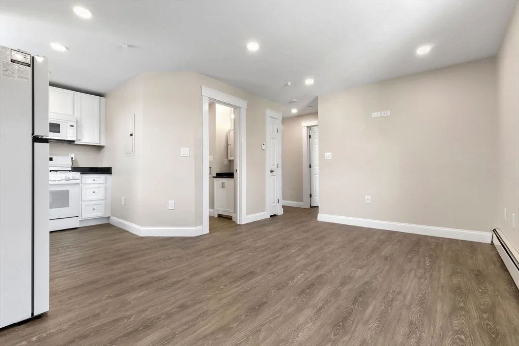 1 bed, 1 bath apartment for rent at 28 Poplar St Unit 9, Danvers — photo 12 of 19