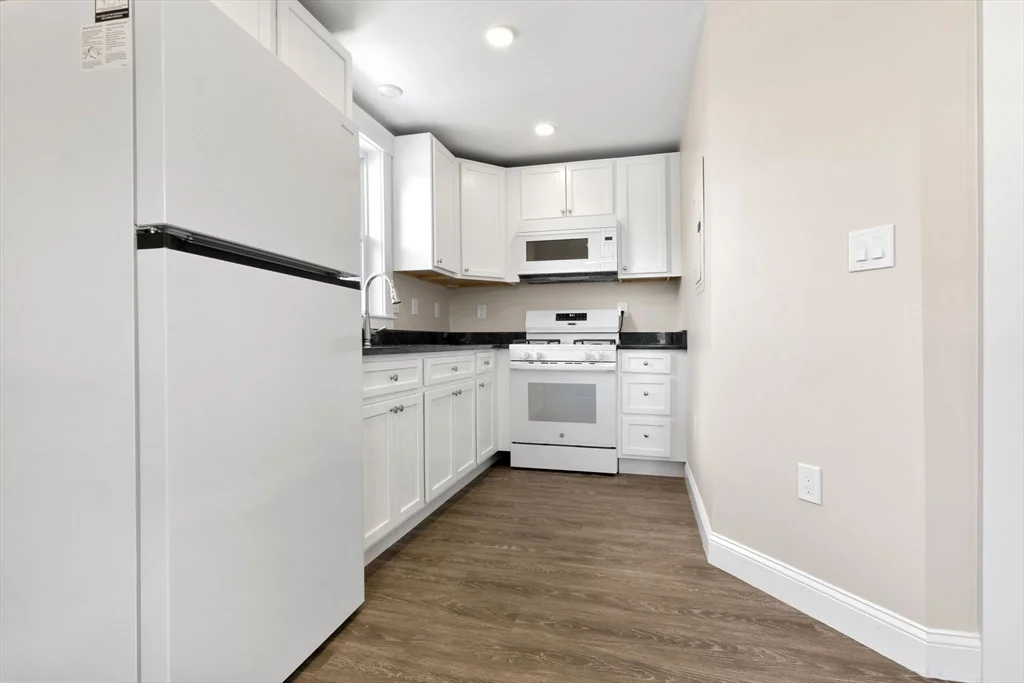 1 bed, 1 bath apartment for rent at 28 Poplar St Unit 9, Danvers — photo 9 of 19