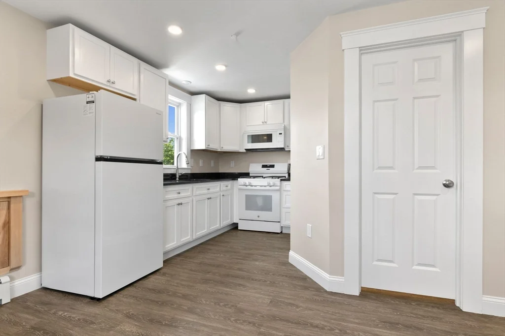 1 bed, 1 bath apartment for rent at 28 Poplar St Unit 9, Danvers — photo 8 of 19