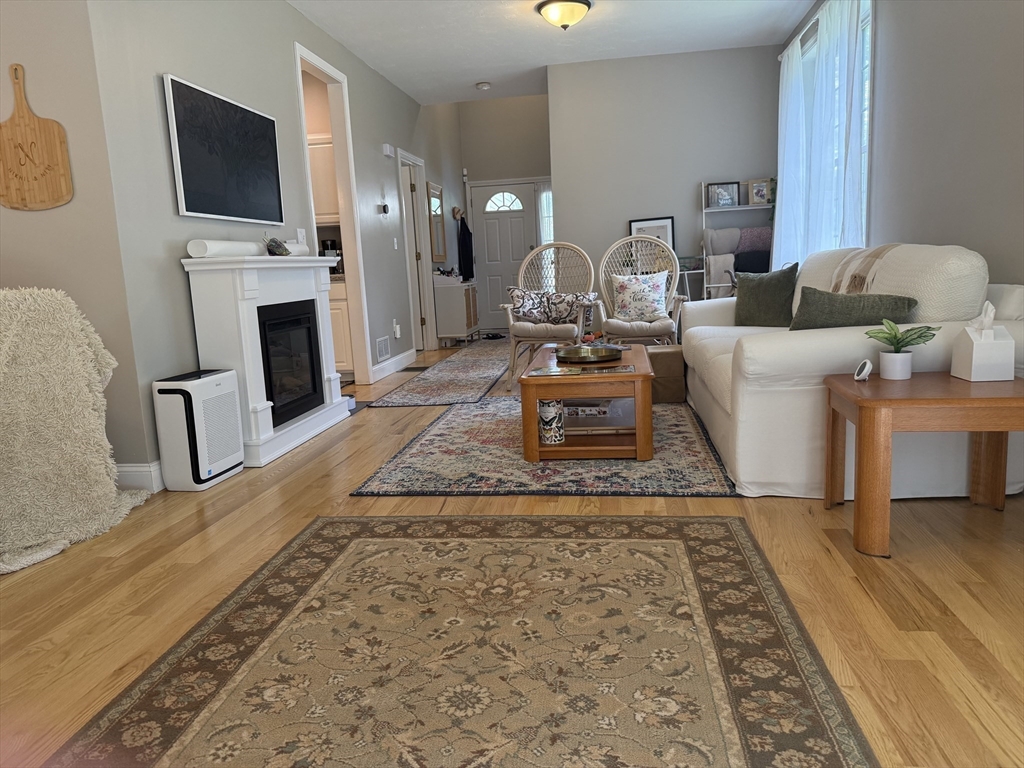 3 bed, 2 bath apartment for rent at 28 Ptarmigan Dr Unit 28, Shrewsbury — photo 6 of 30