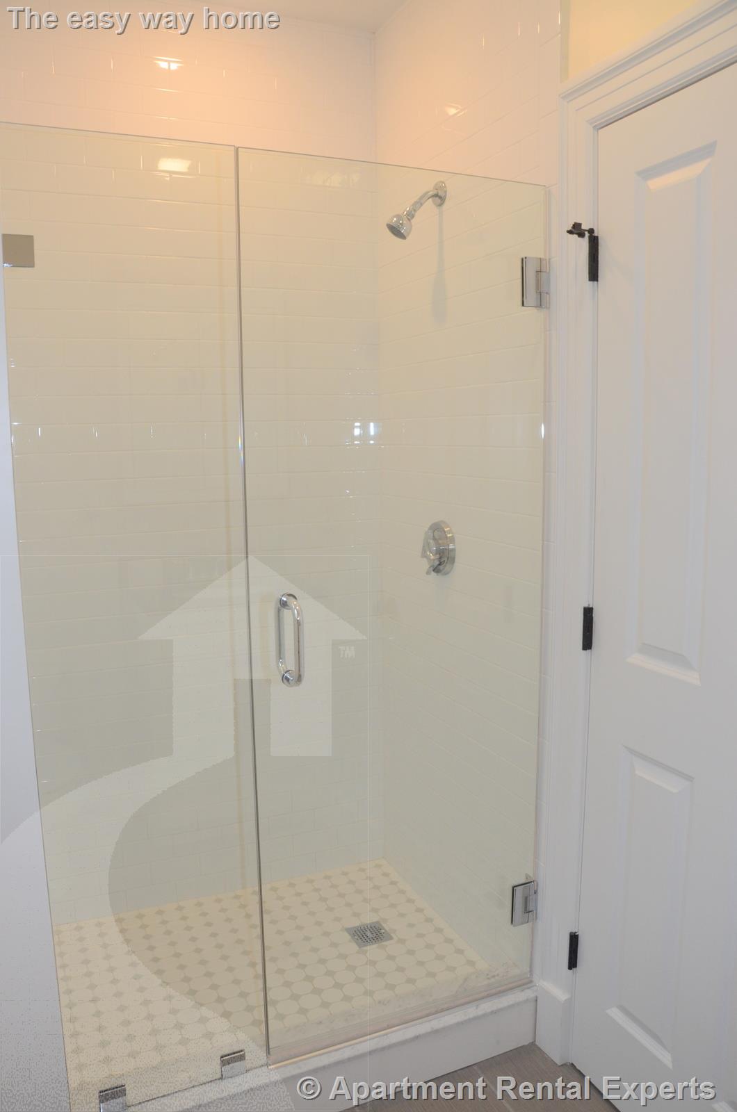 3 bed, 2 bath apartment for rent at 28 Putnam St Unit 1, Union Square — photo 4 of 13