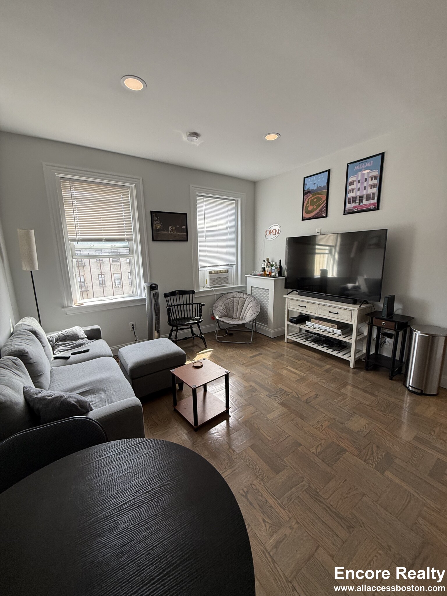 2 bed, 1 bath apartment for rent at 28 Queensberry St Unit 15, Fenway — photo 3 of 10
