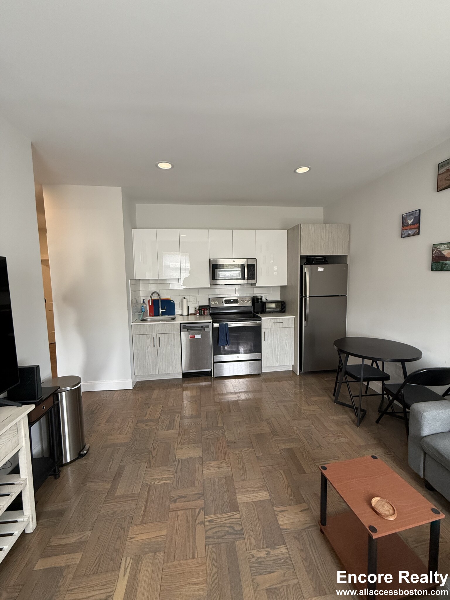 2 bed, 1 bath apartment for rent at 28 Queensberry St Unit 15, Fenway