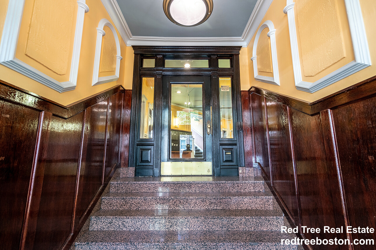 1 bed, 1 bath apartment for rent at 28 Queensberry St Unit 7, Fenway — photo 4 of 4