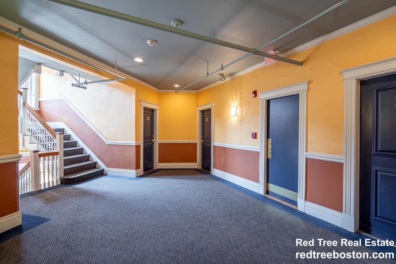 1 bed, 1 bath apartment for rent at 28 Queensberry St Unit 7, Fenway — photo 3 of 4