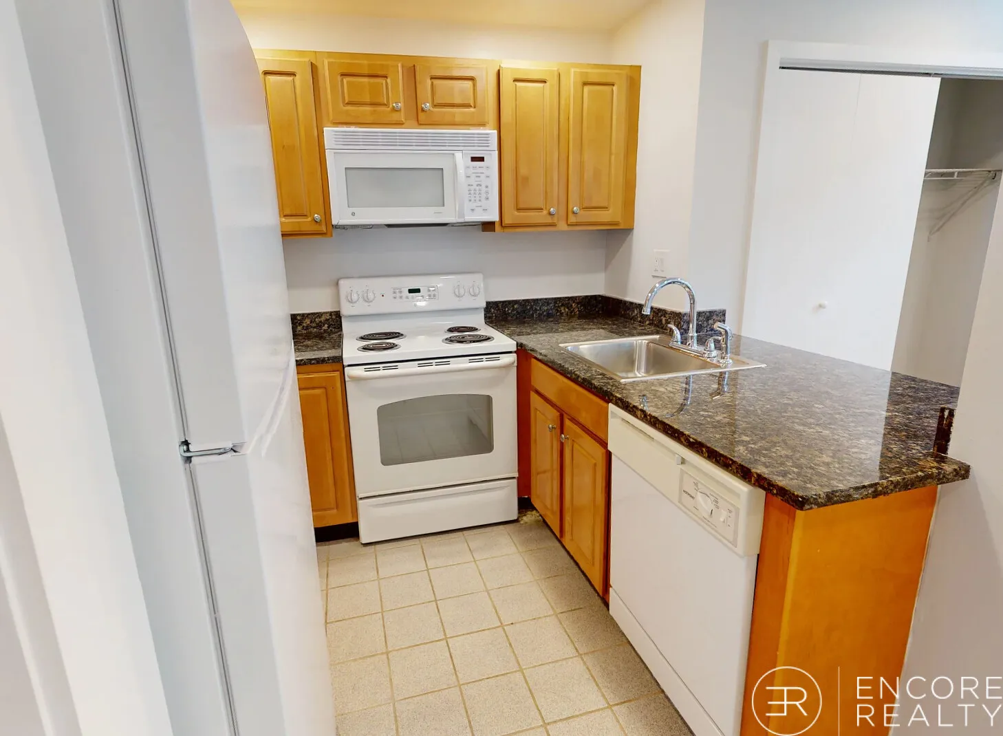 Studio bed, 1 bath apartment for rent at 28 Queensberry St Unit B, Fenway — photo 2 of 8