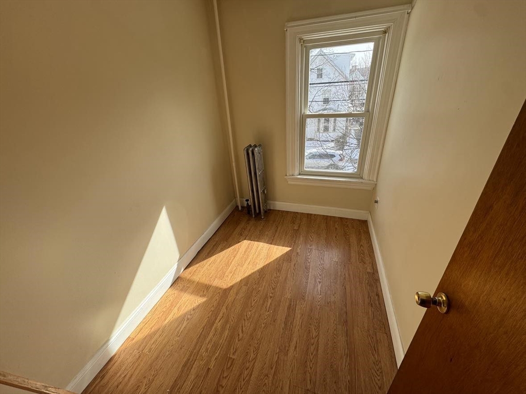 3 bed, 1 bath apartment for rent at 28 Quincy St Unit 2, Spring Hill — photo 2 of 8
