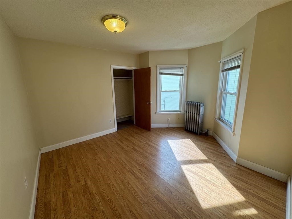 3 bed, 1 bath apartment for rent at 28 Quincy St Unit 2, Spring Hill — photo 6 of 8
