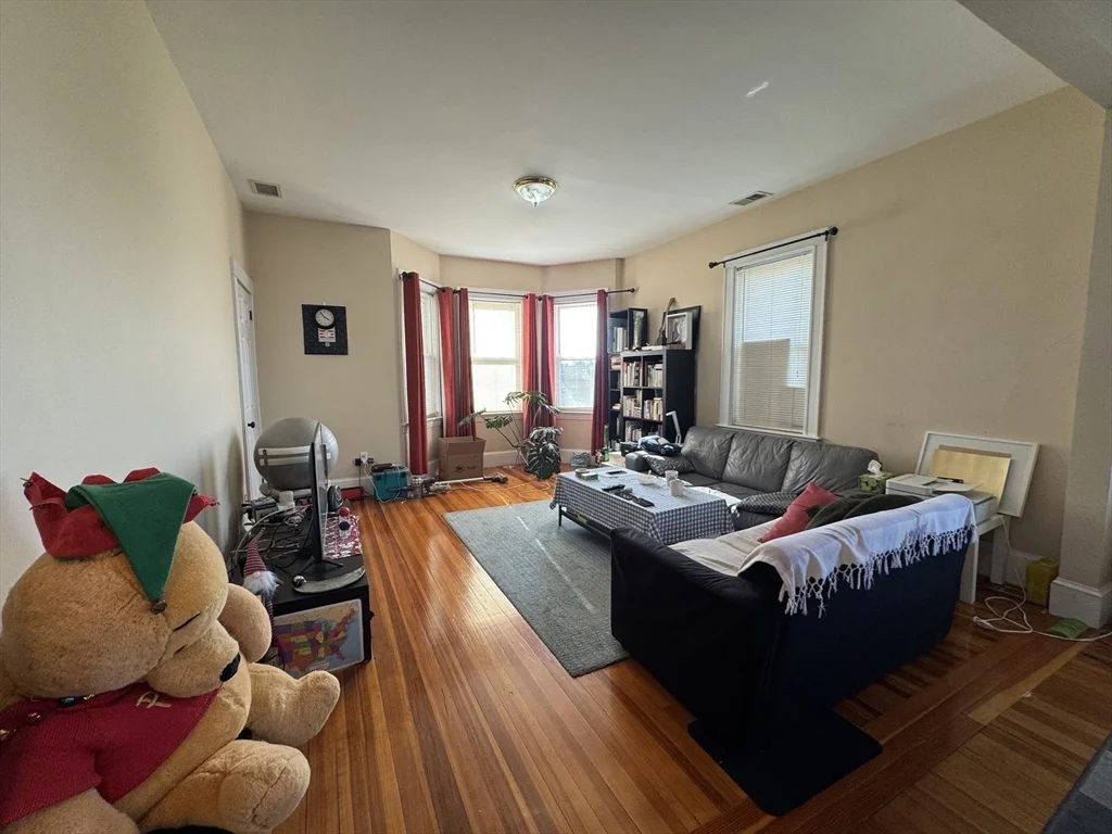 2 bed, 1 bath apartment for rent at 28 Quirk St Unit 28, East Watertown — photo 3 of 23