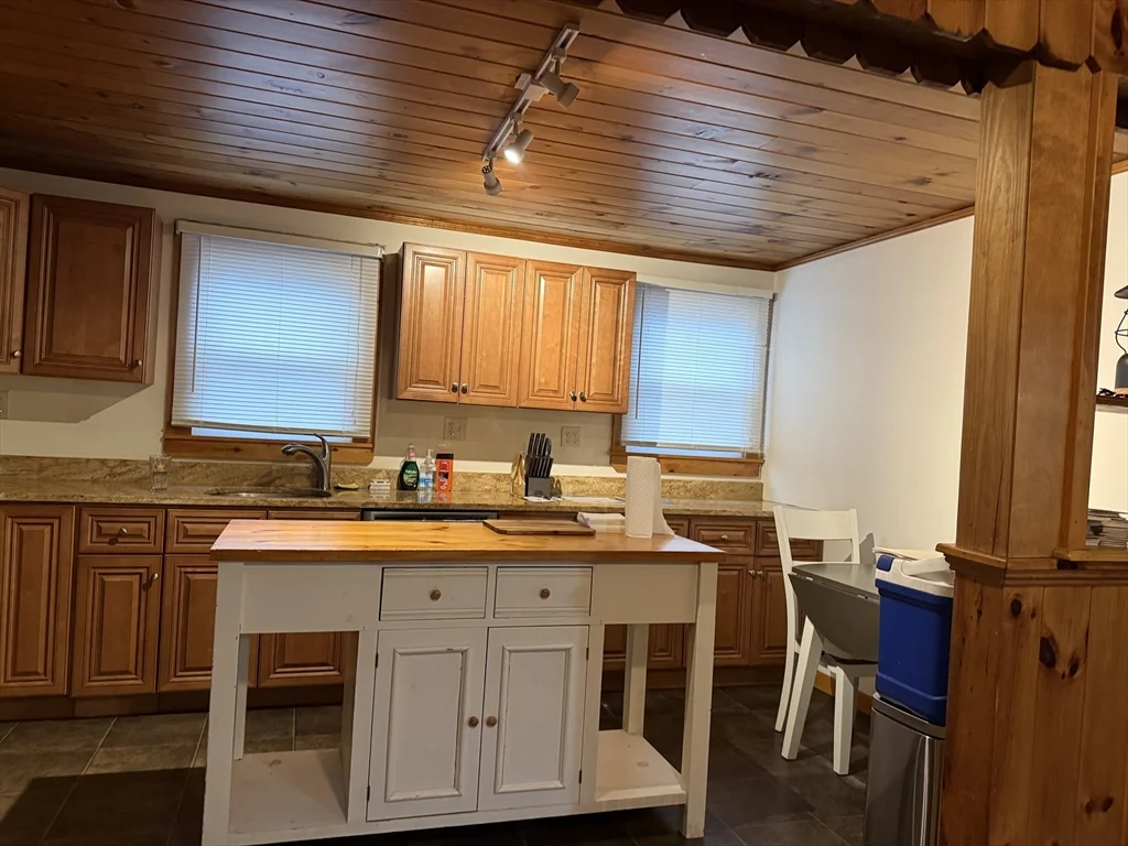 3 bed, 1 bath apartment for rent at 28 Quissett Rd Unit B, Mendon — photo 2 of 6