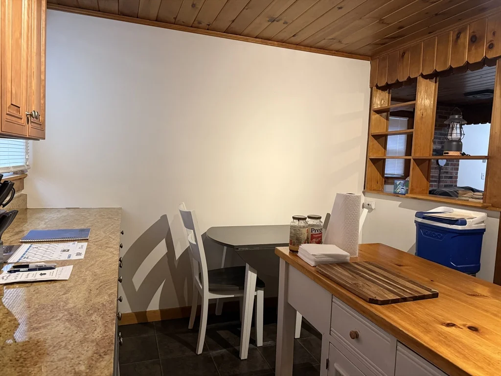 3 bed, 1 bath apartment for rent at 28 Quissett Rd Unit B, Mendon — photo 3 of 6