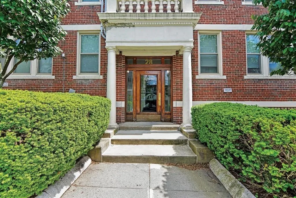 3 bed, 1 bath apartment for rent at 28 Ransom Rd Unit 12A, Brighton — photo 1 of 16