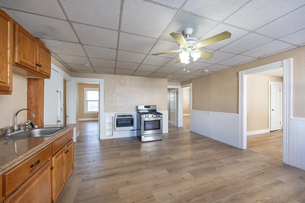 3 bed, 1 bath apartment for rent at 28 Richmond St Unit 3, Blackstone — photo 11 of 32