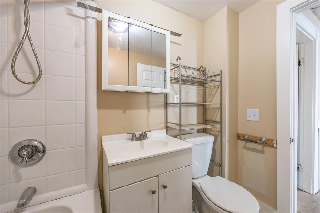 3 bed, 1 bath apartment for rent at 28 Richmond St Unit 3, Blackstone — photo 16 of 32