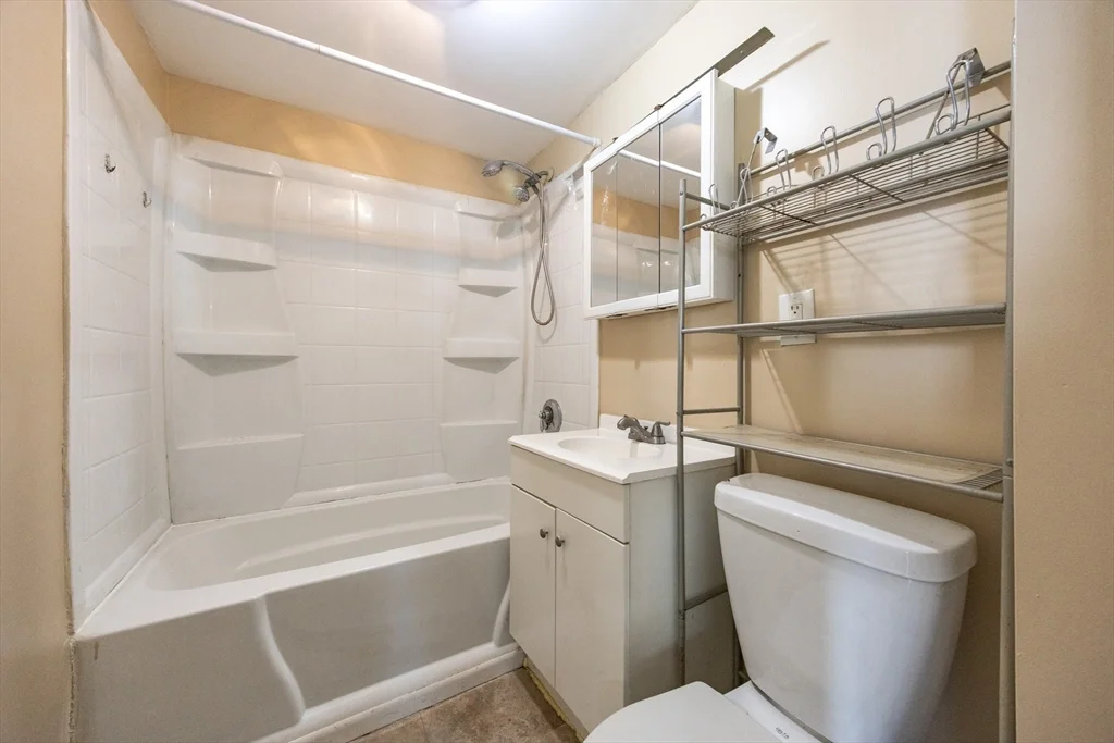 3 bed, 1 bath apartment for rent at 28 Richmond St Unit 3, Blackstone — photo 15 of 32
