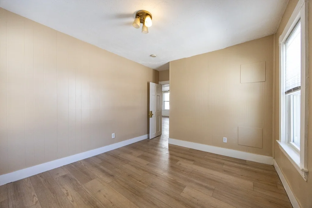 3 bed, 1 bath apartment for rent at 28 Richmond St Unit 3, Blackstone — photo 4 of 32