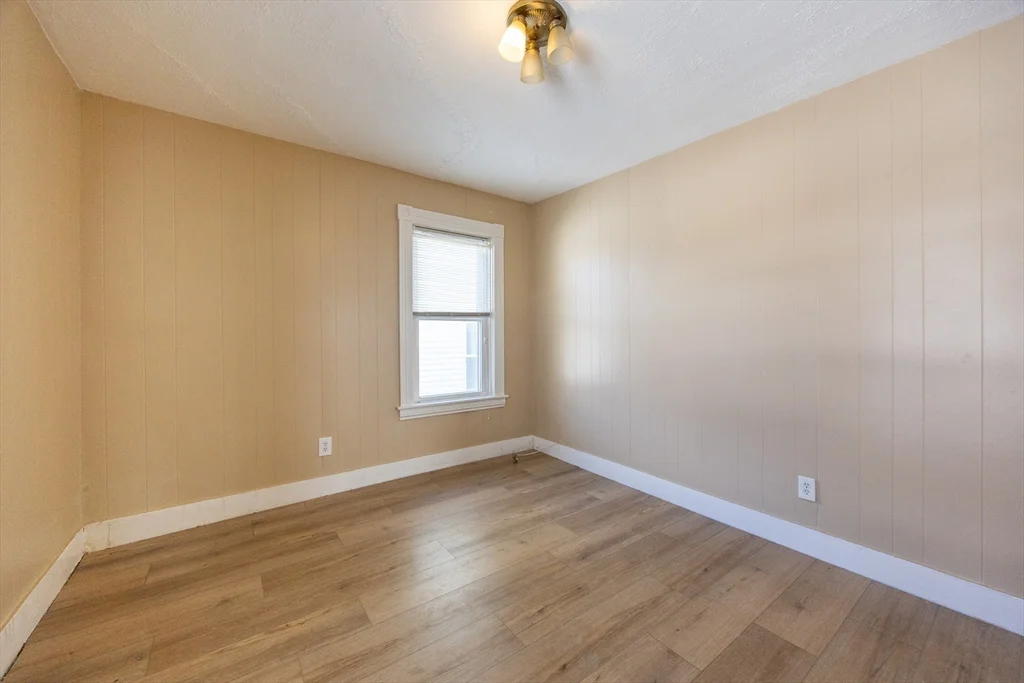 3 bed, 1 bath apartment for rent at 28 Richmond St Unit 3, Blackstone — photo 5 of 32