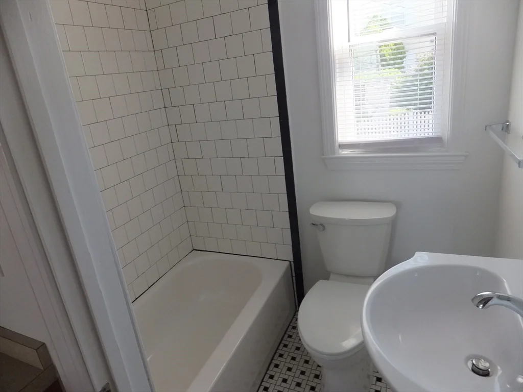 1 bed, 1 bath apartment for rent at 28 River St Unit 1, Quincy — photo 7 of 13