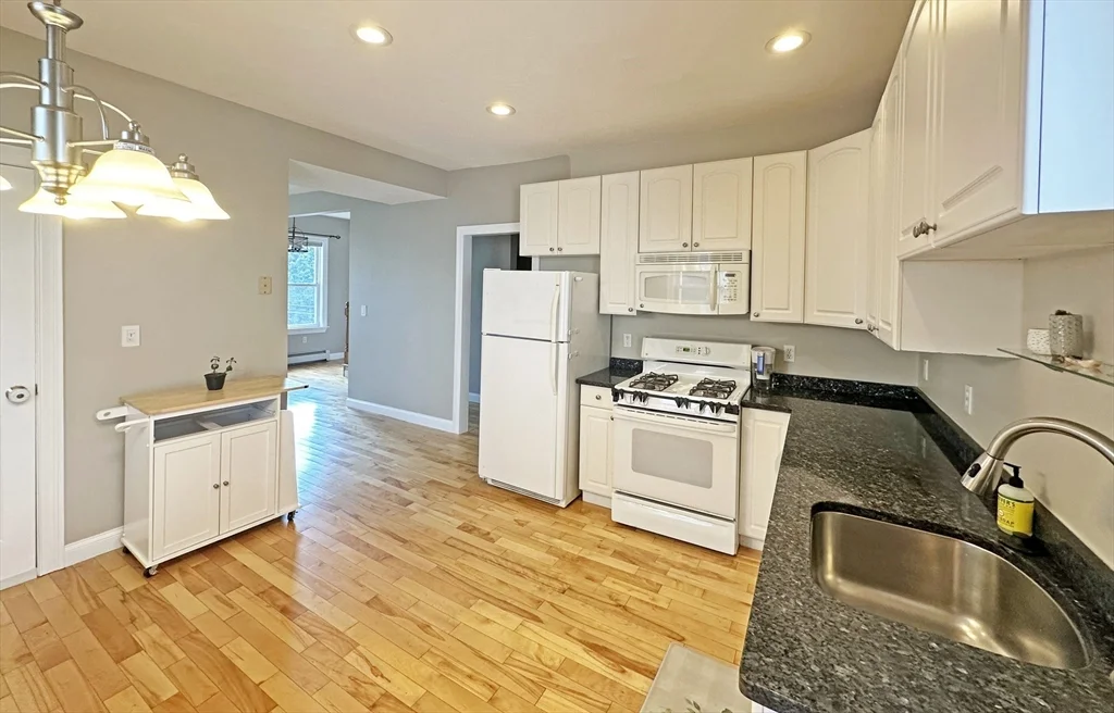3 bed, 2 bath apartment for rent at 28 Robbins St Unit 3, South Waltham — photo 3 of 13