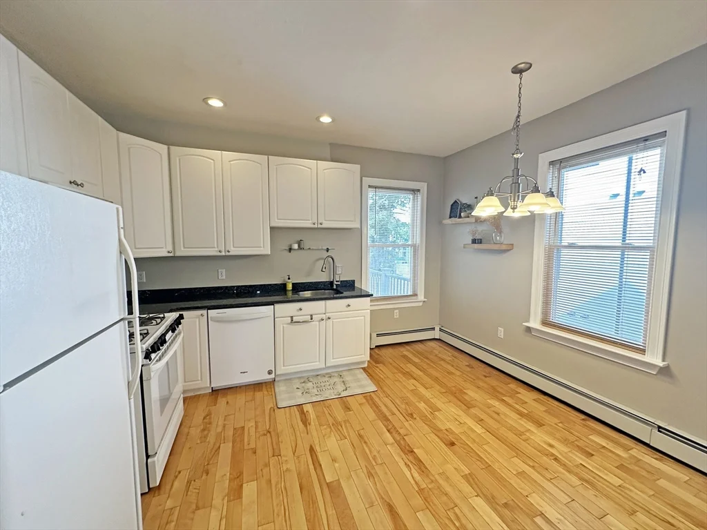 3 bed, 2 bath apartment for rent at 28 Robbins St Unit 3, South Waltham — photo 5 of 13