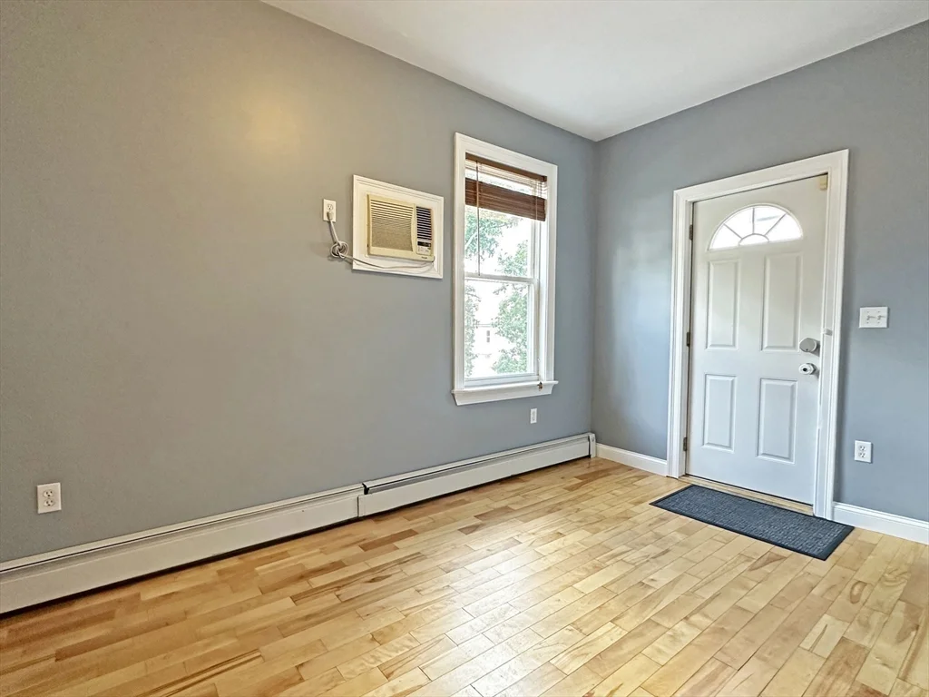 3 bed, 2 bath apartment for rent at 28 Robbins St Unit 3, South Waltham — photo 6 of 13